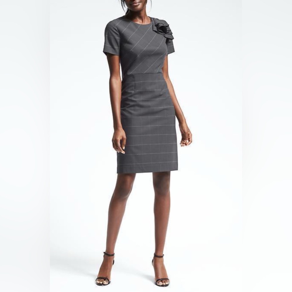 Banana Republic Lightweight Wool Shoulder Ruffle Dress (00P)